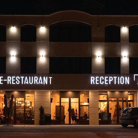 Hotel Aloha Ni Екстериор снимка