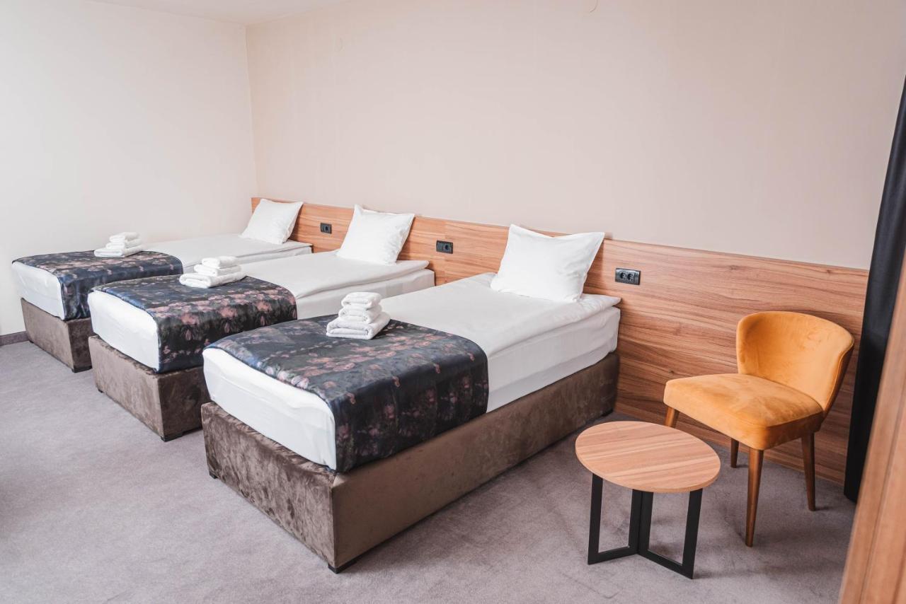 Hotel Aloha Ni Екстериор снимка