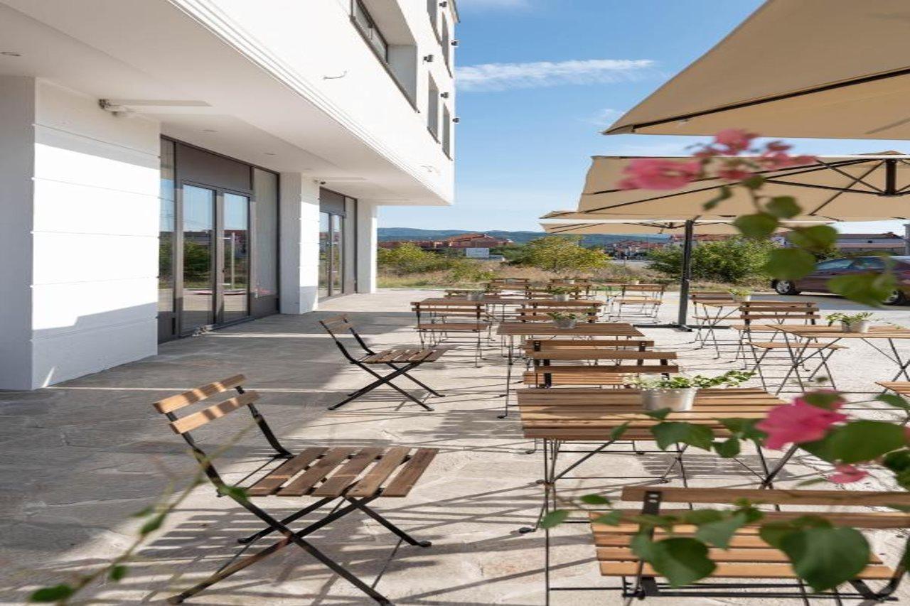 Hotel Aloha Ni Екстериор снимка