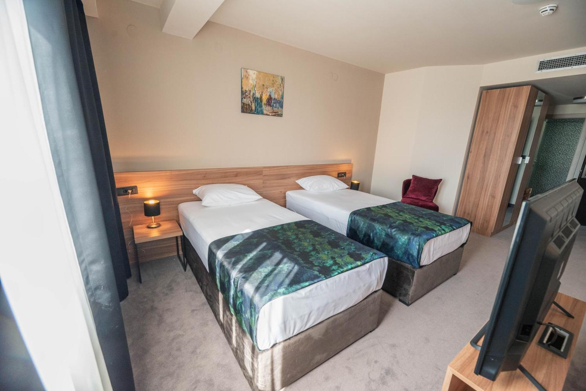 Hotel Aloha Ni Екстериор снимка