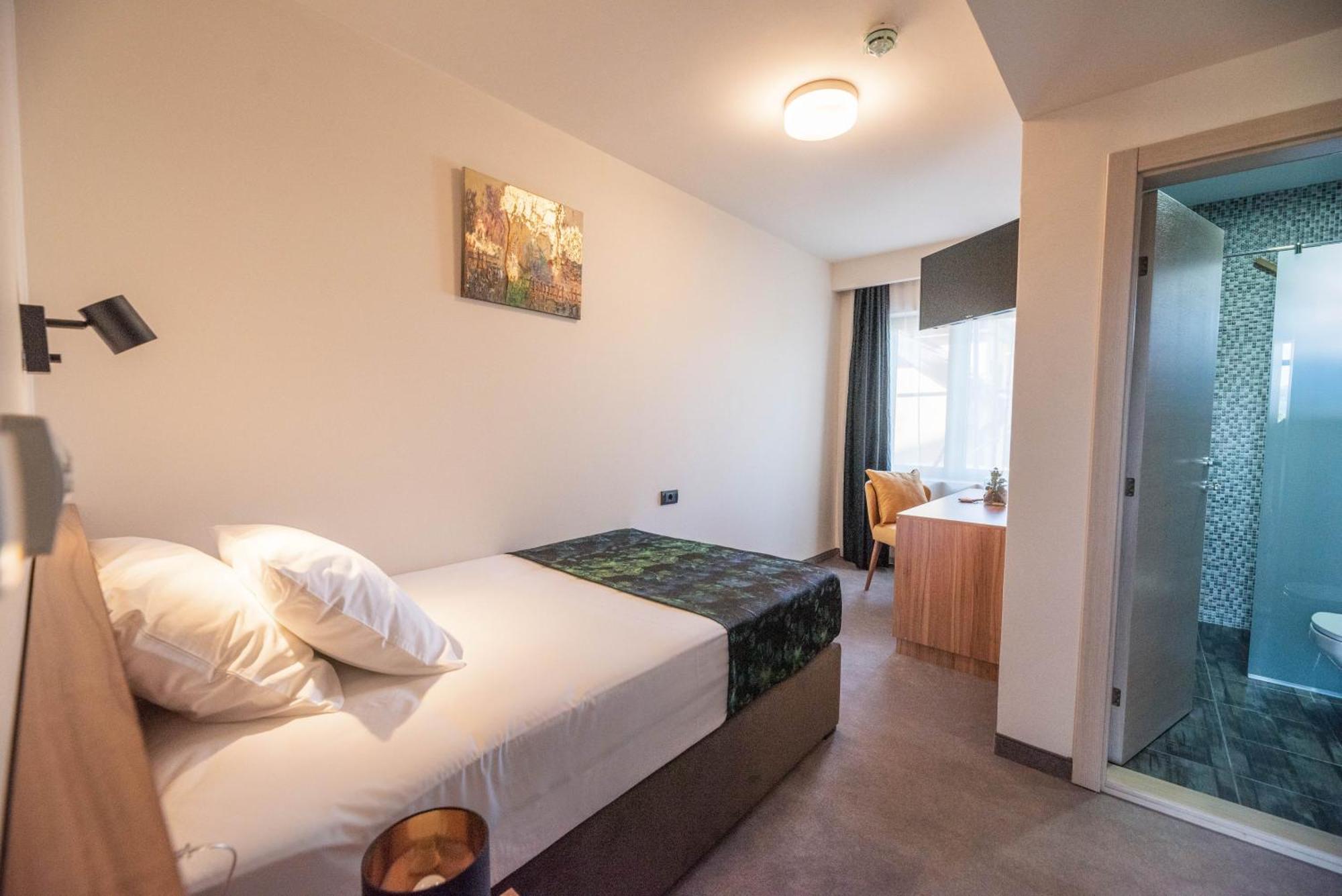 Hotel Aloha Ni Екстериор снимка