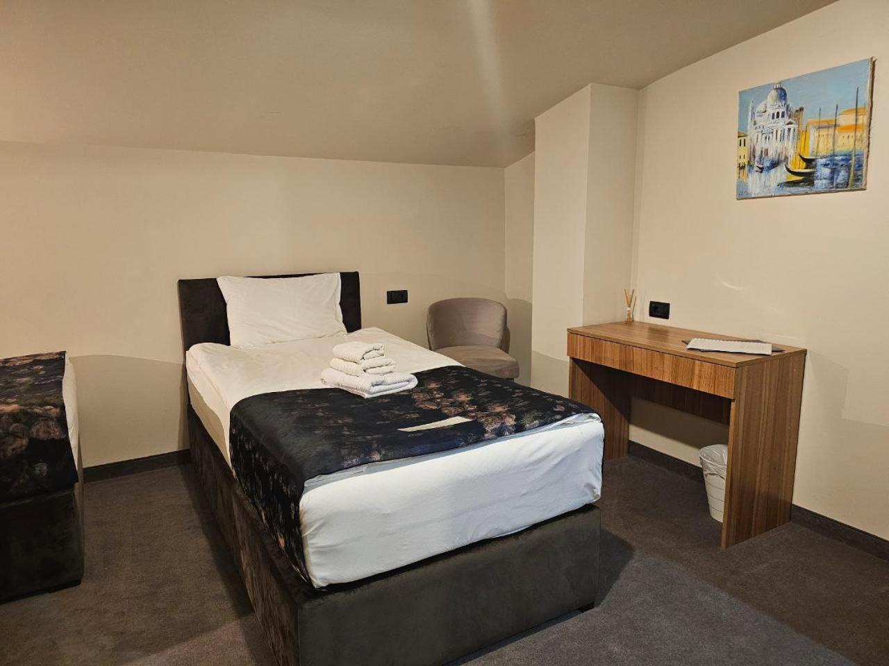 Hotel Aloha Ni Екстериор снимка