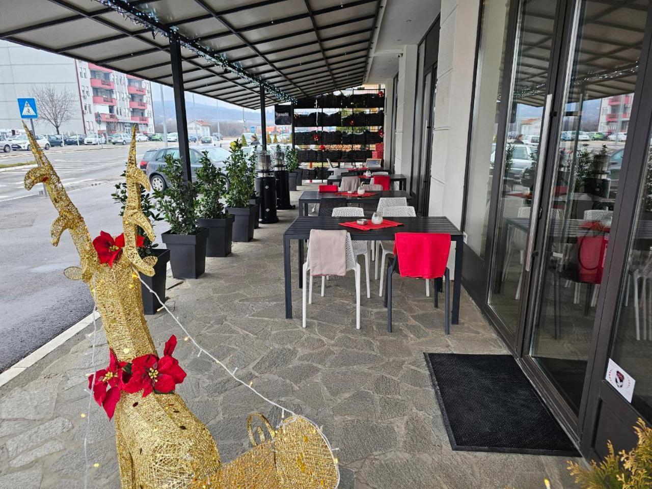 Hotel Aloha Ni Екстериор снимка