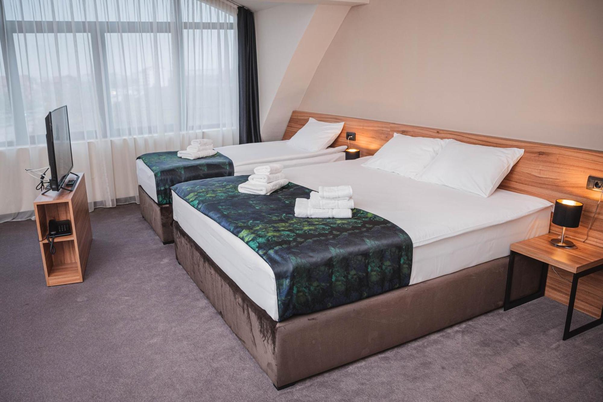 Hotel Aloha Ni Екстериор снимка
