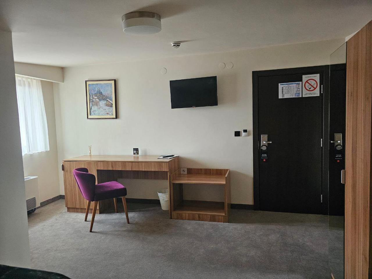 Hotel Aloha Ni Екстериор снимка