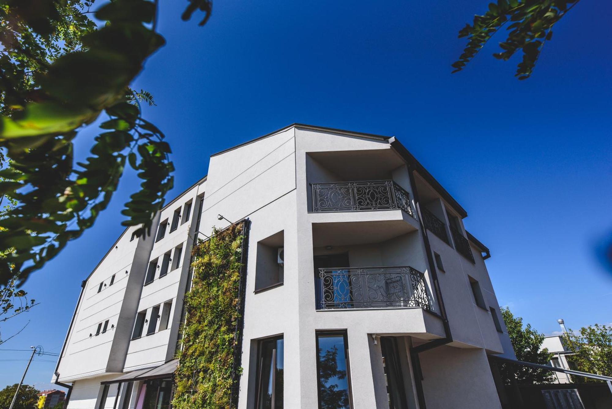 Hotel Aloha Ni Екстериор снимка