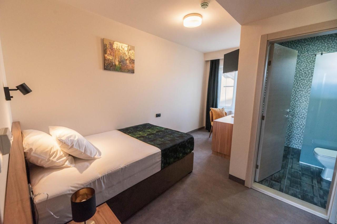 Hotel Aloha Ni Екстериор снимка