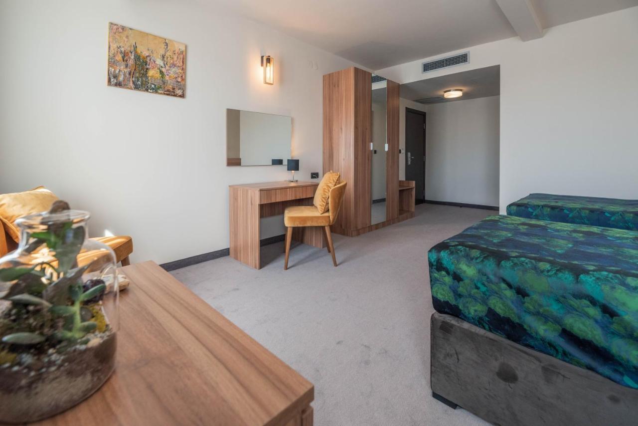 Hotel Aloha Ni Екстериор снимка