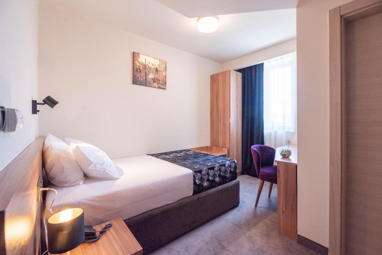 Hotel Aloha Ni Екстериор снимка