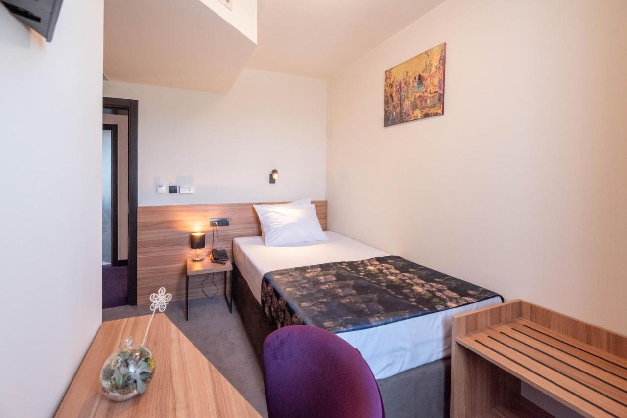 Hotel Aloha Ni Екстериор снимка