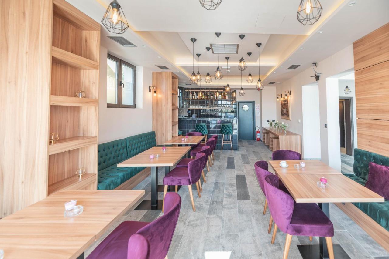 Hotel Aloha Ni Екстериор снимка