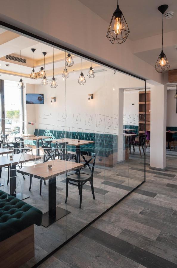 Hotel Aloha Ni Екстериор снимка