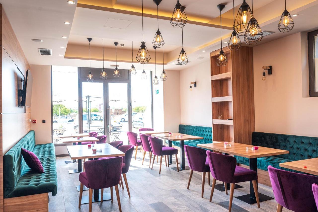 Hotel Aloha Ni Екстериор снимка