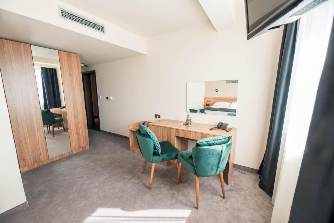 Hotel Aloha Ni Екстериор снимка